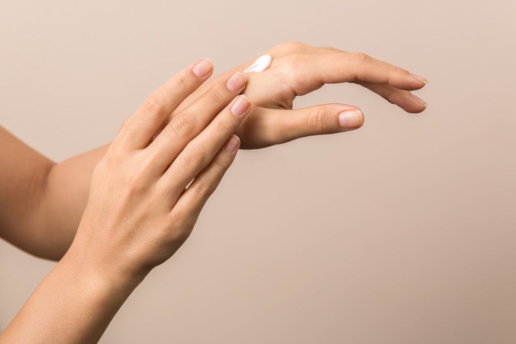 4 Ways Hyaluronic Acid and Rosehip Oil Help Dry, Cracked Hands